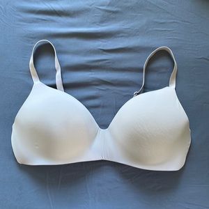 Victoria Secret (White) No Wire Bra - 38D